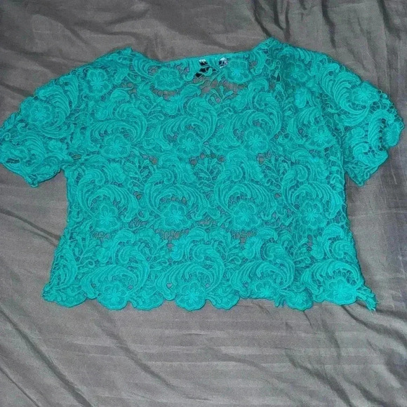 Crochet crop top - Picture 4 of 4